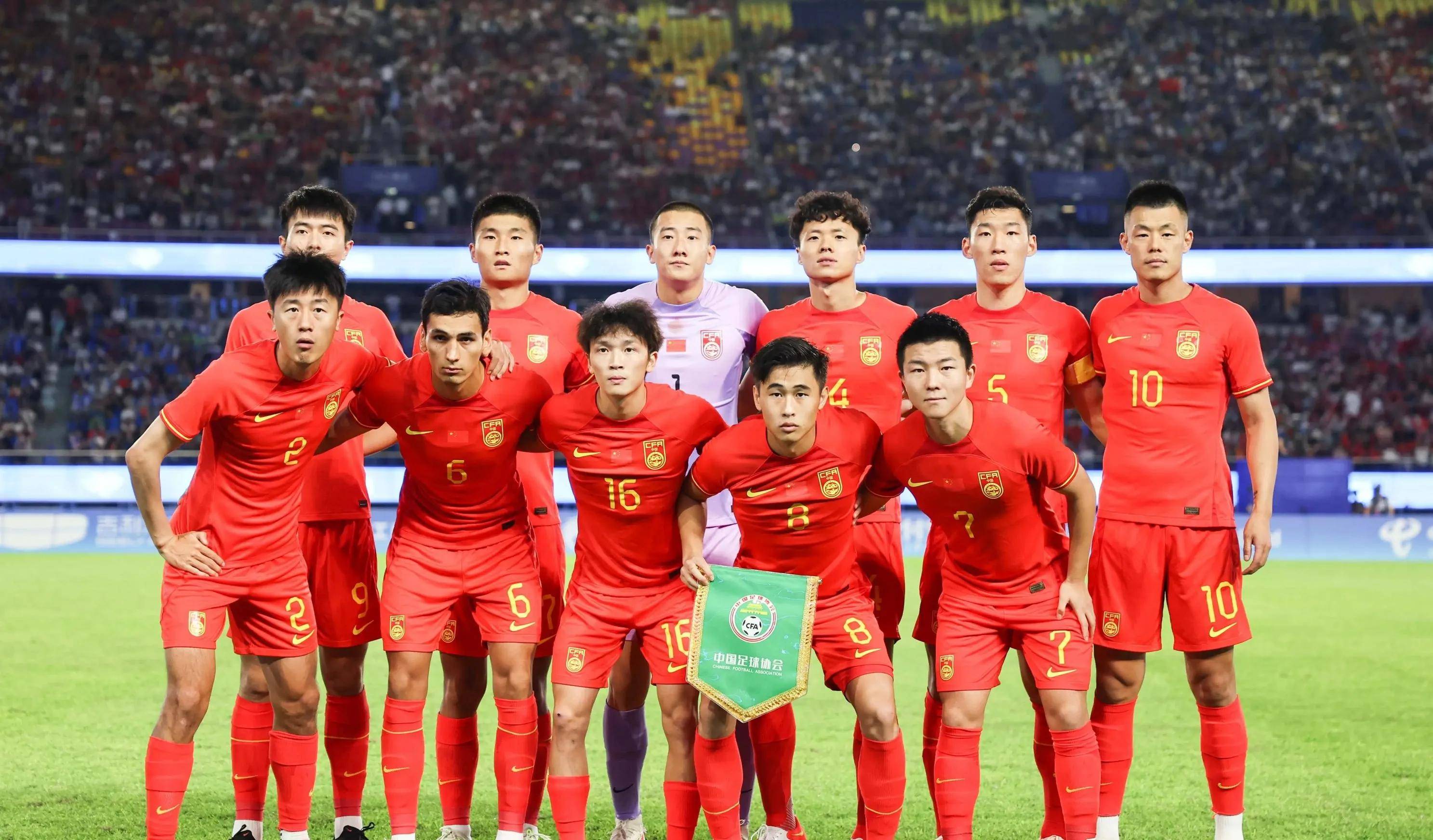 包含中国足球联赛备受期待激情开幕的词条