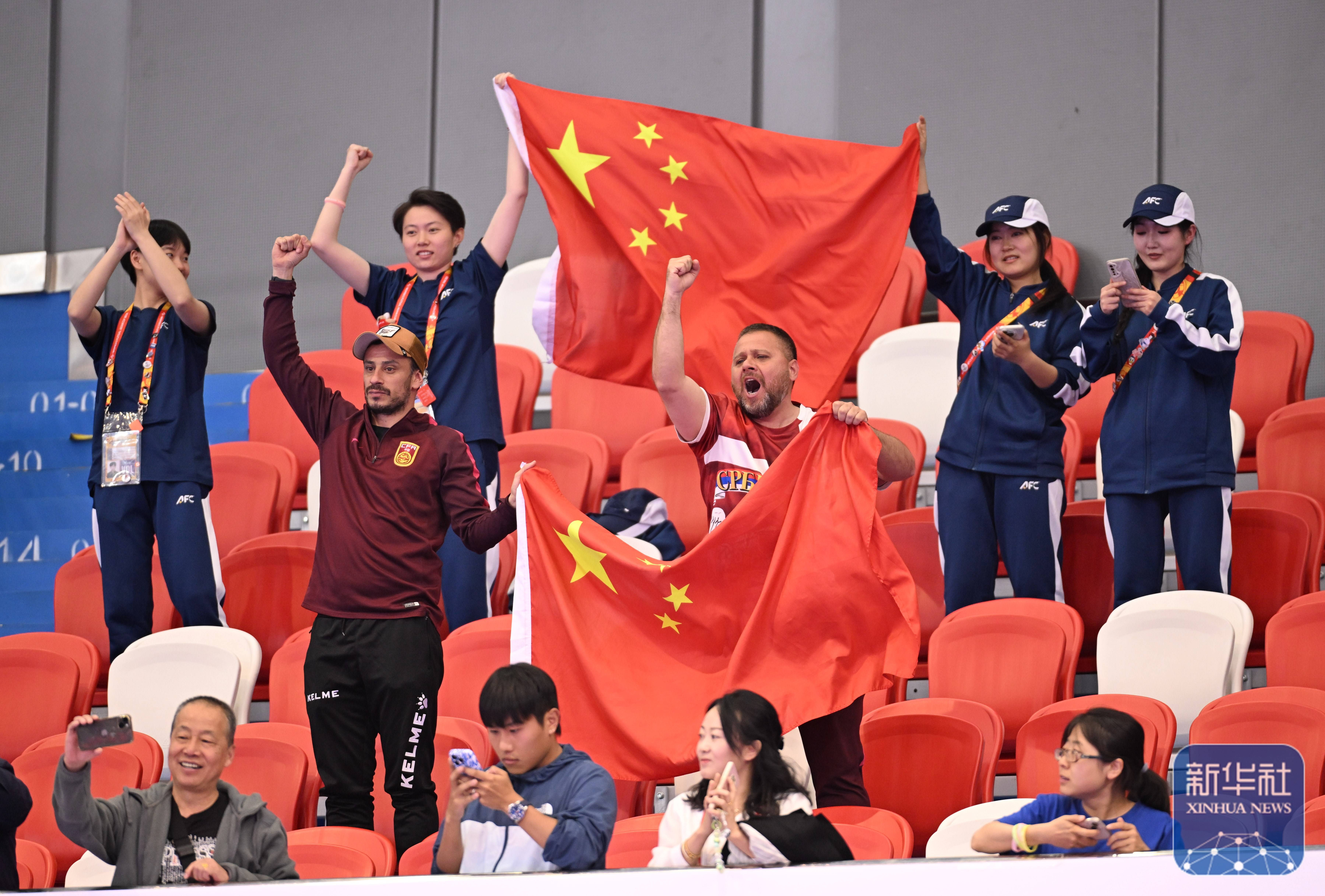 亚洲杯半决赛，中国队晋级一轮(亚洲杯半决赛,中国队晋级一轮多少人)