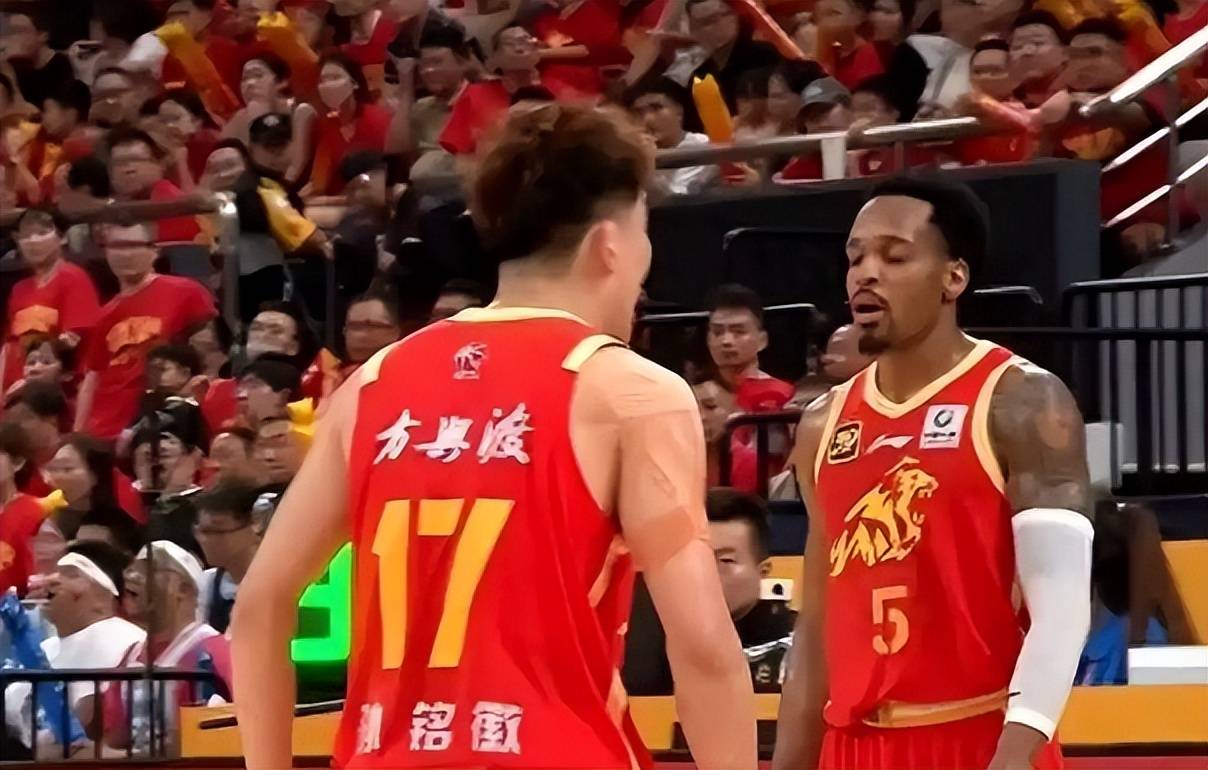 CBA比赛中球员情绪波动，影响团队态势(cba比赛中球员情绪波动,影响团队态势吗)