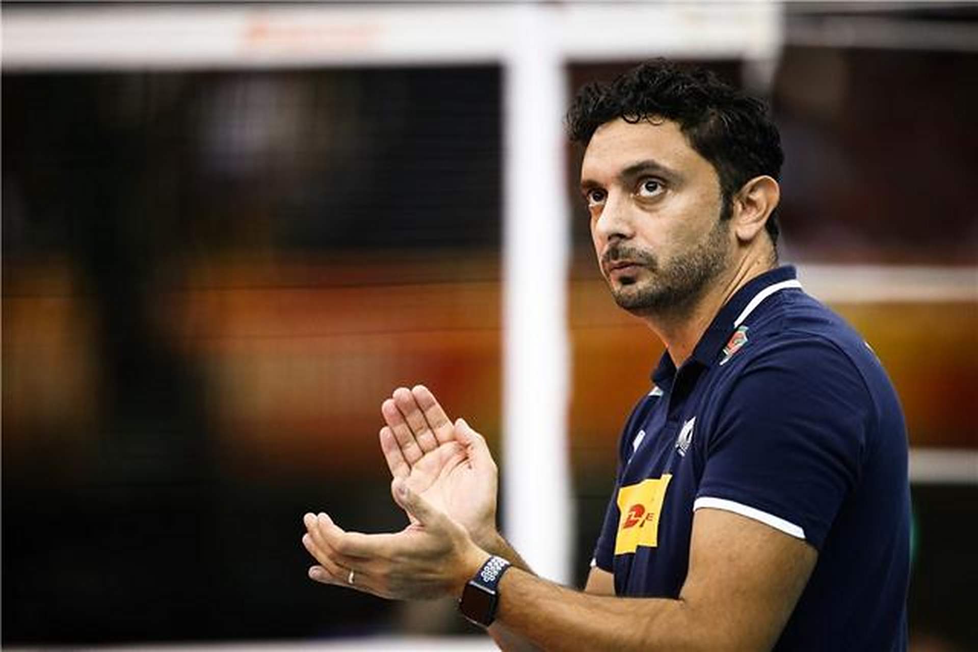 包含佩鲁贾主帅遭遇解雇危机，球队战绩不佳的词条