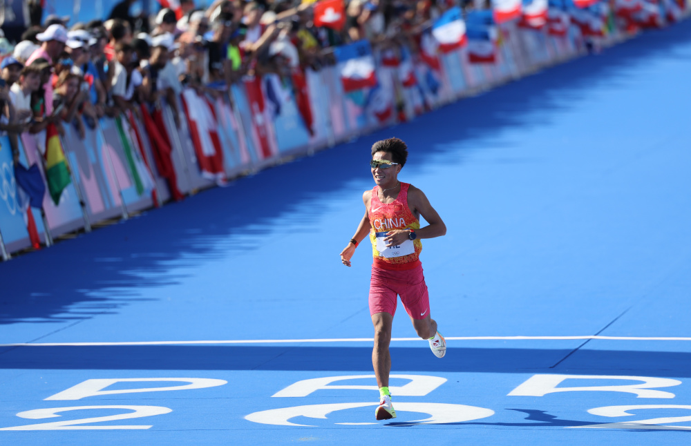 比利时田径选手刷新纪录，夺得冠军