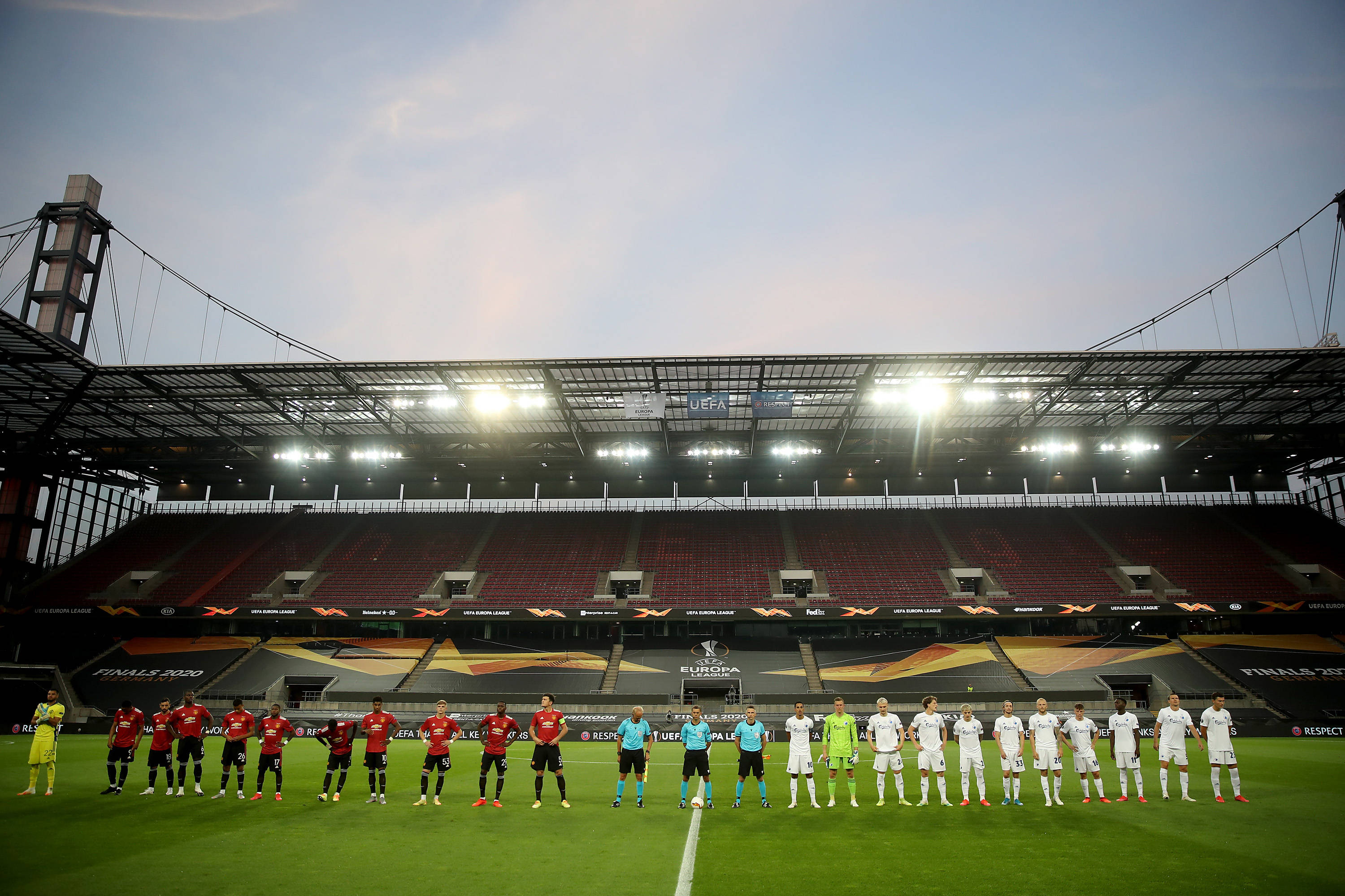 包含哥伦比亚队低调出征，突袭欧洲足球联赛半决赛的词条