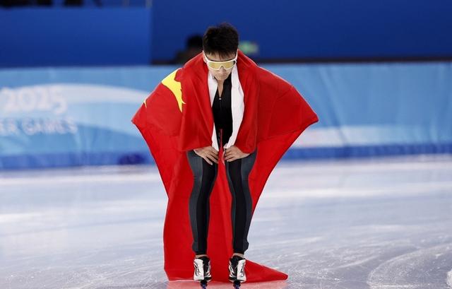 青海队在比赛中奋力拼搏，实现逆袭