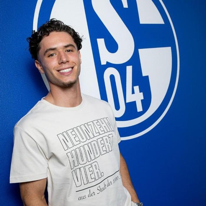 沙尔克引进新后卫，备战欧洲赛场