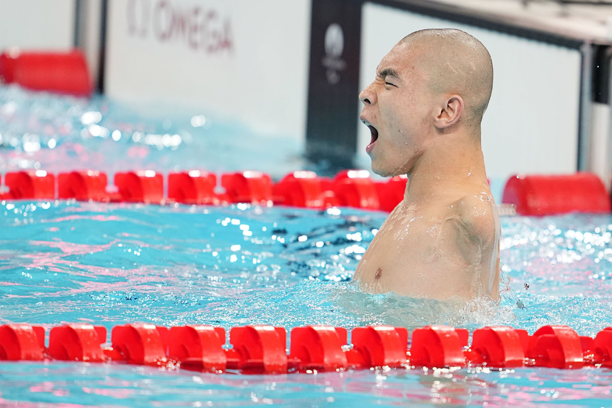 包含爱尔兰游泳选手突破个人极限，创佳绩的词条