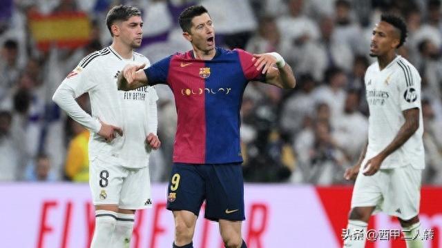 皇马绝杀巴萨赢得西甲德比，梅西无奈目送对手庆祝