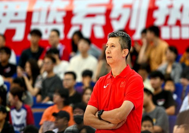 包含贵州男篮全队合力拼搏，外援发挥稳定的词条