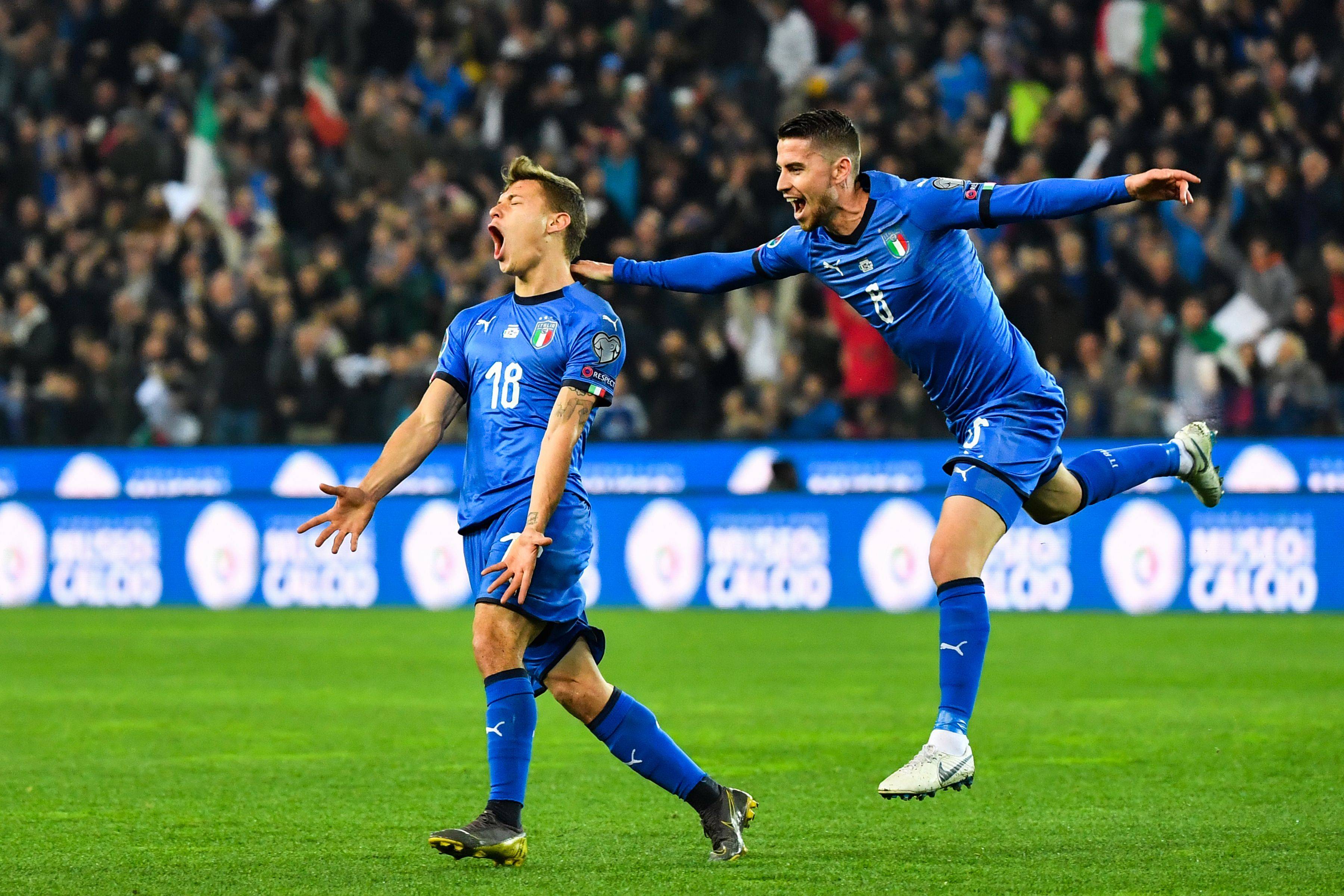 意大利队取得胜利，赢得球迷热情支持