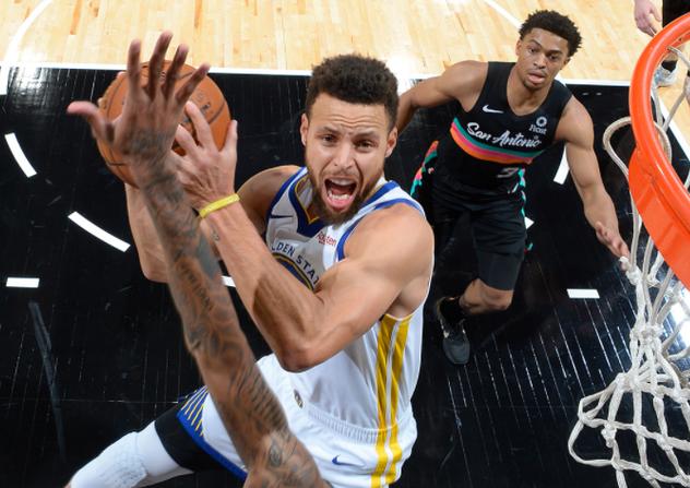 勇士胜马刺,库里砍下30分 勇士胜马刺,库里砍下30分