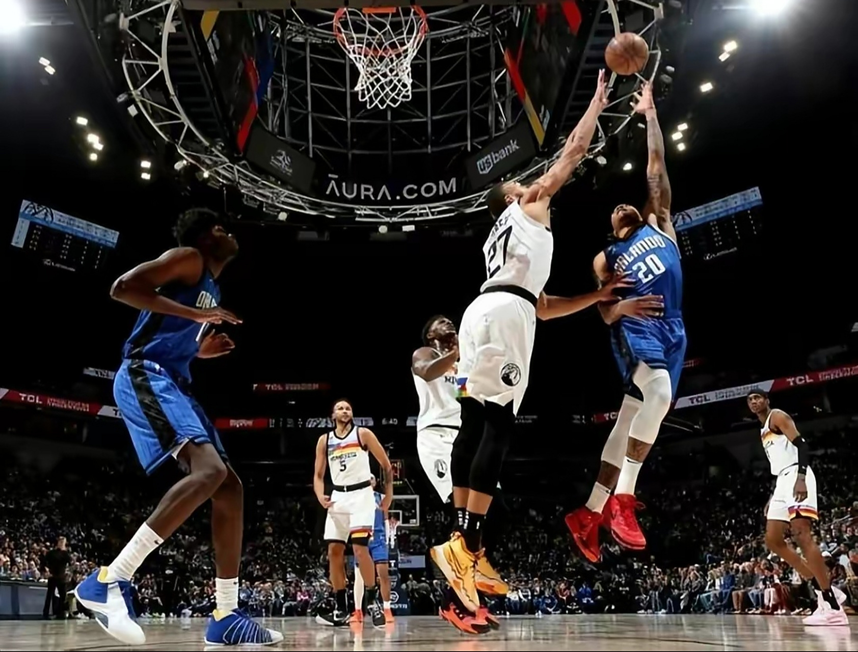 关于勇士拉塞尔砍43分，力克森林狼的信息