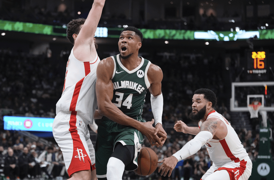 雄鹿客场击败公牛，继续领先