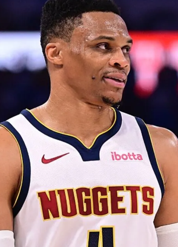 火箭大胜骑士，威少再度上演三双