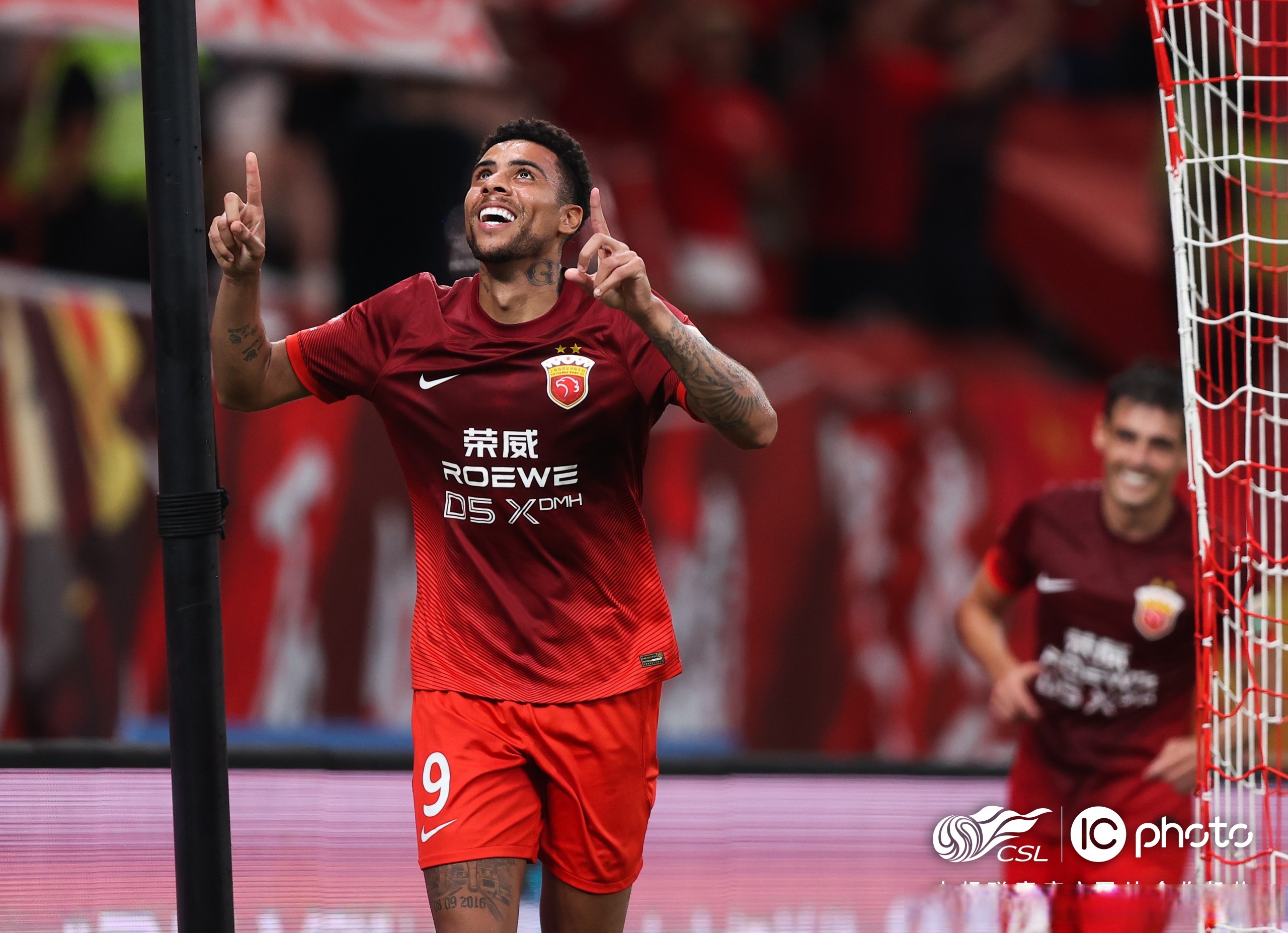 关于开拓者战胜马刺登上胜利之巅的信息